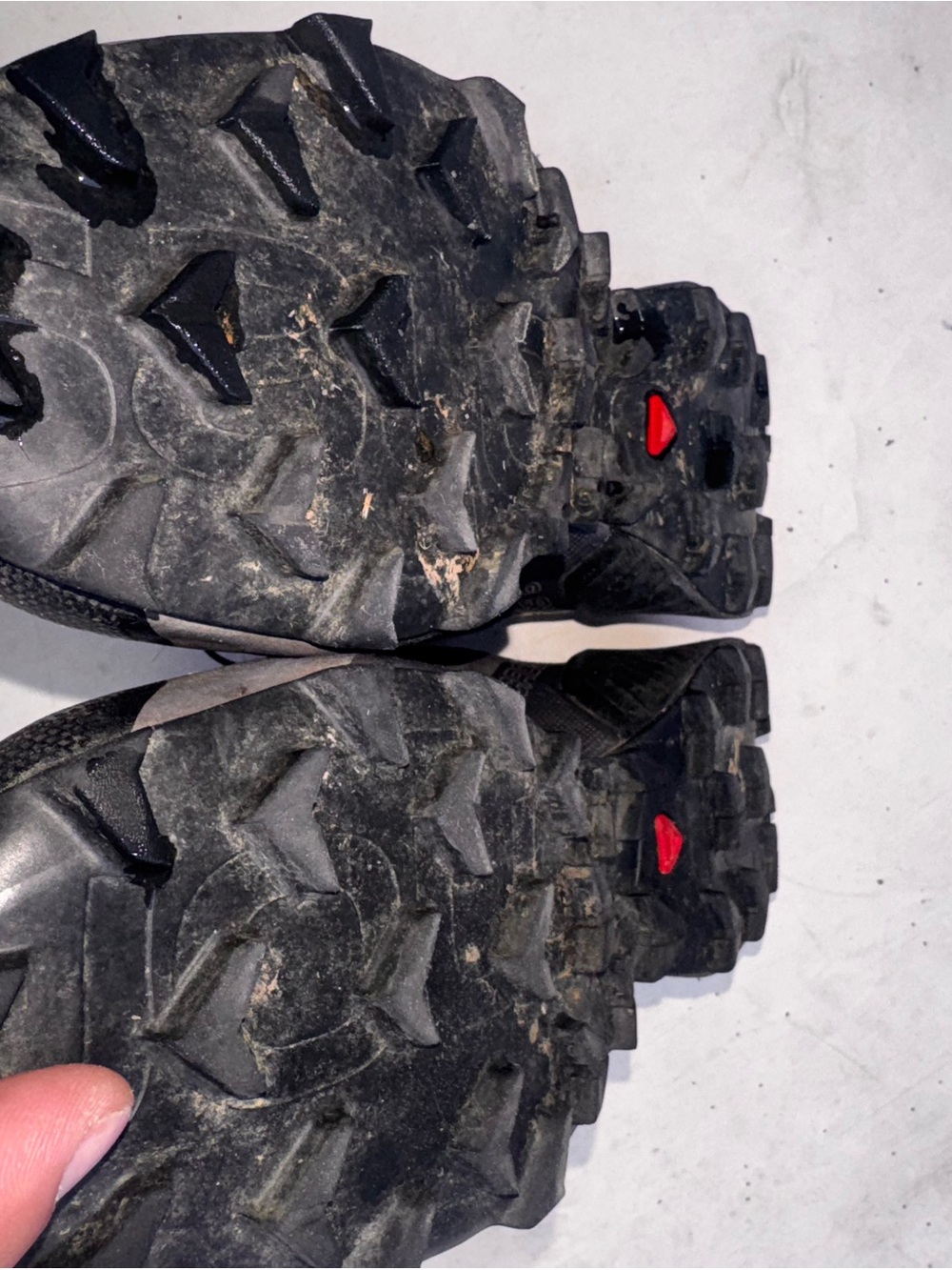 Salomon Men's Black Gray Trail Running Shoes - Picture 4 of 5